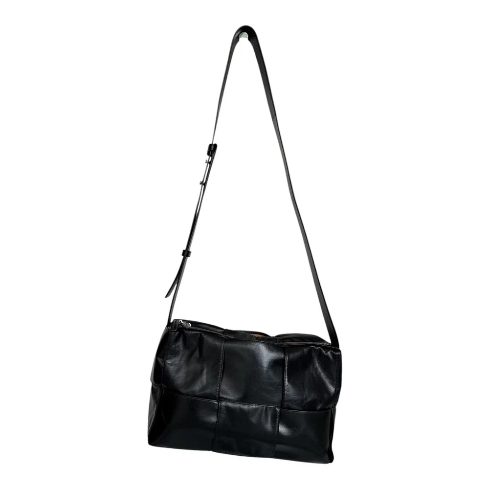 Bottega Veneta Black Intrecciato Leather Arco Camera Shoulder Bag 731165